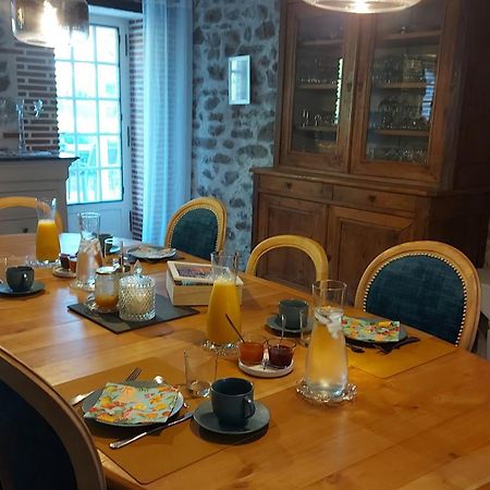 Les 3 Roses Bed & Breakfast Anjouin Bagian luar foto